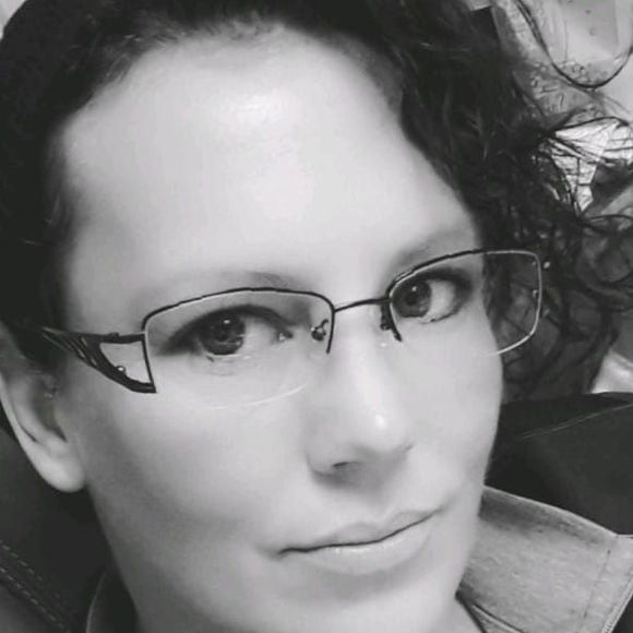 Meet your Posher, Jennifer - Picture 1 of 1
